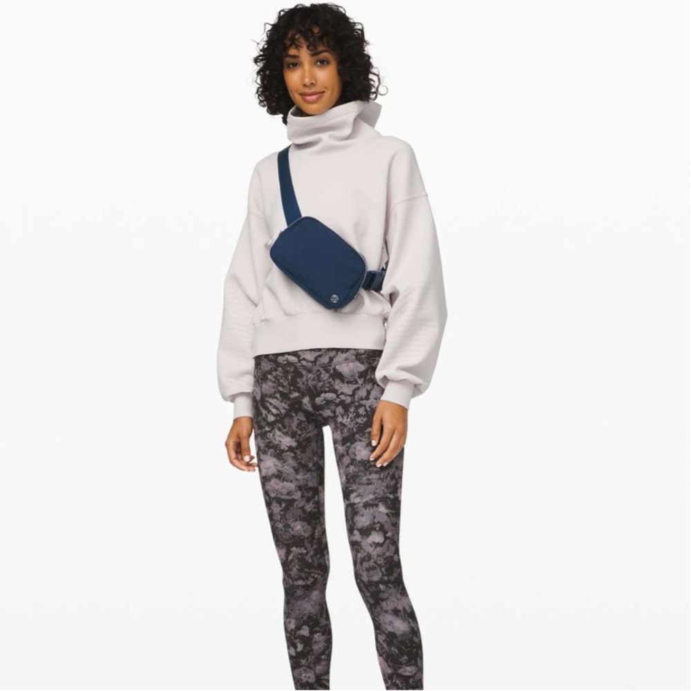 Lululemon - Everywhere Belt Bag 1L - NWT - True Navy/Silver